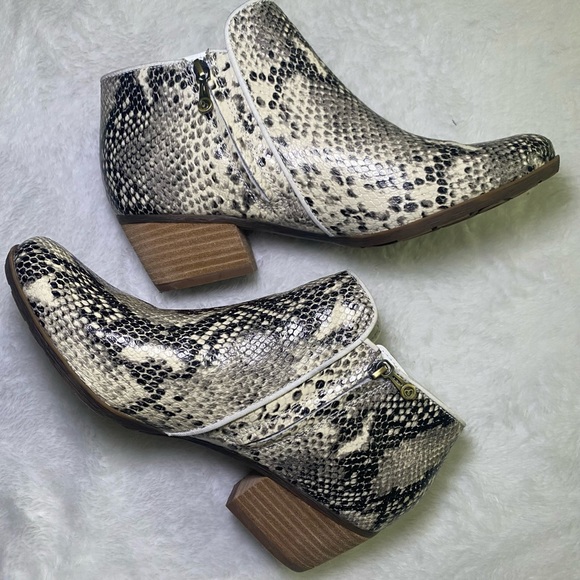 Blondo Women's Villa Waterproof Ankle Bootie. 100% leather Size 9.5. NWO… - Picture 5 of 14